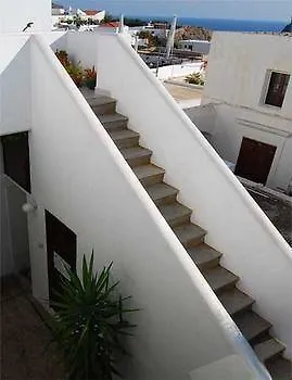 Erato * לינדוס